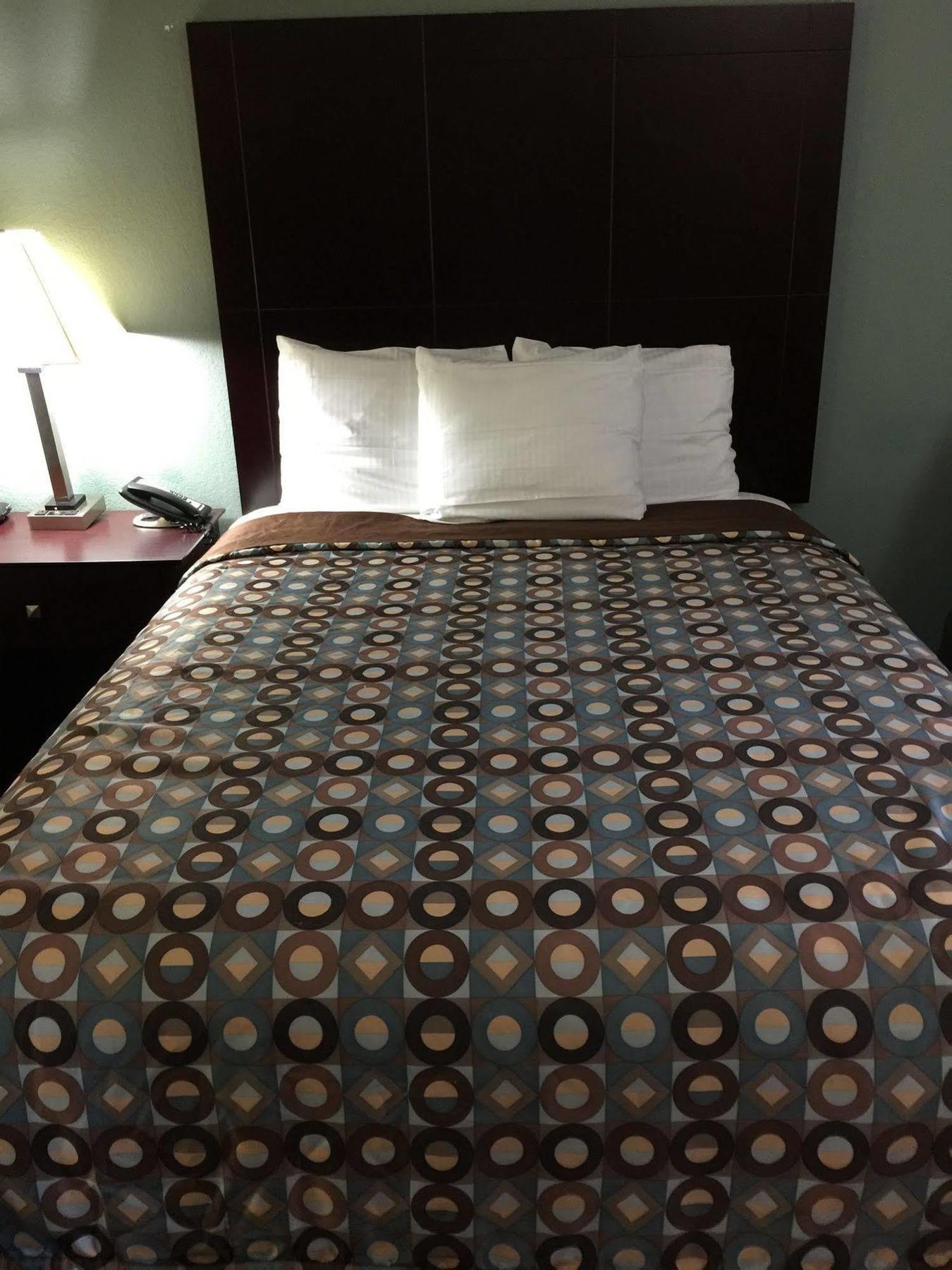 Pearsall Inn And Suites Exteriör bild
